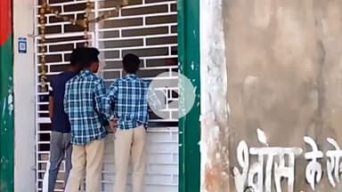 पन्ना: शराब दुकान से नाबालिगों को शराब बेचने का मामला, किताबों की जगह थमा दी शराब