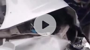 वाराणसी के कैंट थाना क्षेत्र में कार सवार महिला ने इलेक्ट्रिक ऑटो में मारी ज़बरदस्त टक्कर