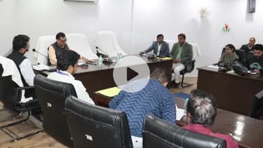 रामपुर: शुक्रवार को विकास भवन सभागार में मुख्य विकास अधिकारी गुलाब चन्द्र की अध्यक्षता में उज्ज्वला समिति की बैठक आयोजित की गई