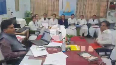 खंडवा नगर: जिला अस्पताल में सिविल सर्जन डॉक्टर अनिरुद्ध कौशल ने ली बैठक, दिए निर्देश