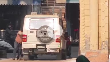 अमरोहा: अमरोहा में सिस्टम की लाचारी, विजिलेंस टीम की सरकारी गाड़ी खराब होने पर धक्का लगाते वीडियो हुआ वायरल