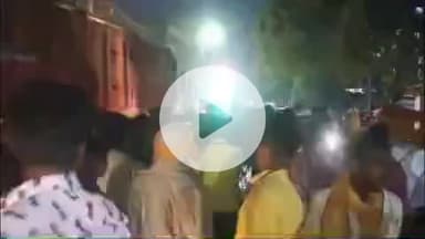 कोईलवर: कोईलवर स्टेशन रोड पर ट्रक और बाइक की टक्कर, दो युवक बाल-बाल बचे