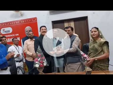 सांसद पाटिल ने राष्ट्रीय पुरस्कार पर कलेक्टर गुप्ता को किया सम्मानित” #KhandwaNews #CollectorGupta