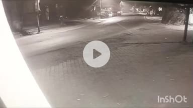 धामपुर: नहटौर के धामपुर मार्ग पर ईदगाह मोड़ पर दो दिन पूर्व चावल से भरा ट्रक पलटने की घटना का सीसीटीवी फुटेज आया सामने