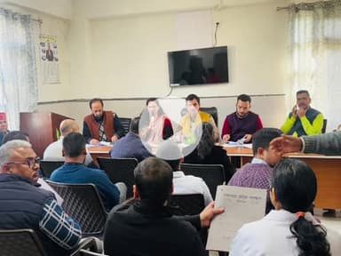 दाड़लाघाट: सिविल अस्पताल अर्की में स्वास्थ्य सेवाओं के सुदृढ़ीकरण पर हुई विस्तृत समीक्षा बैठक