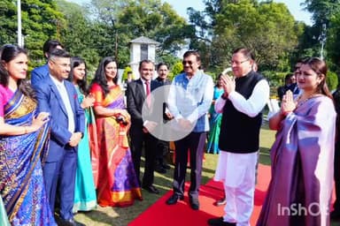 देहरादून: सीएम धामी ने सीएम आवास पर भारतीय प्रशासनिक सेवा के अधिकारियों के साथ की अनौपचारिक बैठक