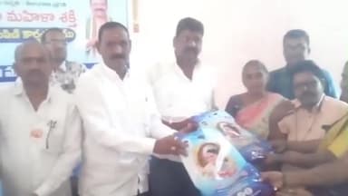 మద్నూర్: మండల పరిషత్ కార్యాలయంలో, ఇందిరా మహిళా శక్తి చీరల పంపిణీ కార్యక్రమం, మహిళల సంక్షేమం కోసం కృషి : కాంగ్రెస్ నాయకులు