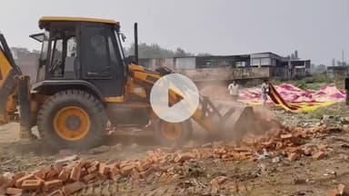 मुज़फ्फरनगर: MDA का बुलडोज़र फिर गरजा, शामली रोड पर अवैध कॉलोनी को किया ध्वस्त, अवैध कॉलोनी काटने वालों के उड़ाए होश