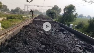 बिचौली हप्सी: निमाड़ खेड़ी रेलवे स्टेशन के पास कोयले से लदी मालगाड़ी में लगी आग, इंदौर रेलवे पीआरओ ने दी जानकारी