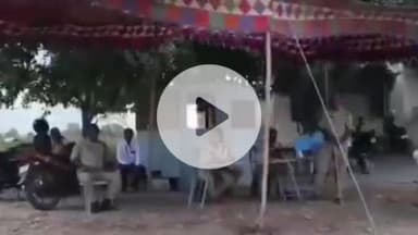 దామరచర్ల: దామరచర్ల వాడపల్లి చెక్ పోస్టులను వద్ద అక్రమంగా ఇసుక తరలిస్తున్న లారీల పట్టివేత