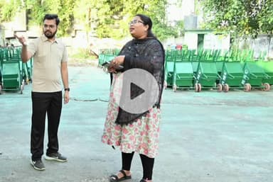 రాజమండ్రి సిటీ: రాజమండ్రిలో ప్రతి దుకాణం వద్ద డస్ట్ మీద తప్పనిసరిగా ఏర్పాటు చేసుకోవాలి:  కమిషనర్ రాహుల్ మీనా ఆదేశాలు