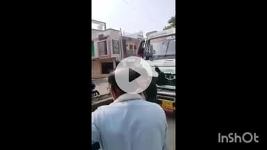 सिरोंज: बासौदा नाके पर बिजली के तारों से टकराया ओवरलोड वाहन, बड़ा हादसा टला