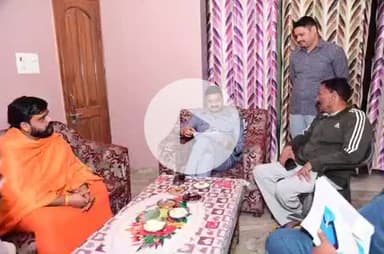 बीसलपुर: पीलीभीत में सपा जिला उपाध्यक्ष के घर पहुंचे भाजपा के राज्य मंत्री, राजनीतिक गलियारों में हो रही चर्चा