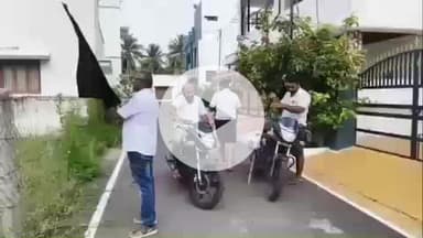 கொடுமுடி: அரச்சலூர் பகுதியில் பூமிதான நிலத்தில் எவ்வித கட்டுமான பணிகளையும் மேற்கொள்ளக்கூடாது என வலியுறுத்தி அப்பகுதி குடியிருப்பு வாசிகள் கருப்புக்கொடி கட்டிப்