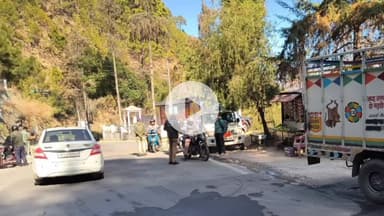 टिहरी: टिहरी में दोपहिया वाहनों के खिलाफ चला सघन चेकिंग अभियान, 52 पर हुई प्रवर्तन कार्रवाई