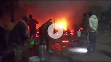 बगोदर: बगोदर में फुटपाथी दुकानों में लगी भीषण आग, दो दुकानें जलकर हुईं राख