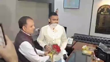 पटना ग्रामीण: जींस-शर्ट और क्रॉक्स में मंत्री दीपक प्रकाश ने पदभार ग्रहण किया, बिना चुनाव लड़े ही मिला मंत्री पद