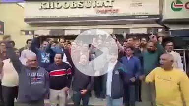 हरिद्वार: कार एसेसरीज की दुकानों पर छापेमारी के विरोध में व्यापार मंडल ने अवधूत मंडल आश्रम मार्किट में किया प्रदर्शन