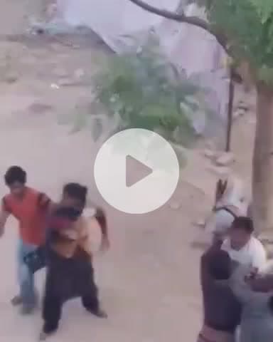 कानपुर: चकेरी के सनिगवां में दो पक्षों के बीच जमकर विवाद, चले लात-घुसे, वीडियो हुआ वायरल