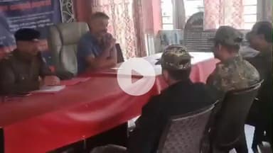 मधेपुरा: सदर थाना परिसर में ट्रैफिक डीएसपी ने ERSS के तहत ERV और M-ERV की जानकारी दी