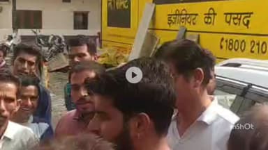 इंदौर: एरोड्रम थाना क्षेत्र में बाउंड्री वॉल बनने को लेकर रहवासियों का विरोध, बड़ी संख्या में पहुंचे थाने