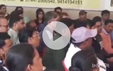 बारां: जिला अस्पताल में आग से बचाव के लिए अग्निशमन विभाग 470 कार्मिकों को दे रहा है आपातकालीन स्थिति से निपटने की ट्रेनिंग