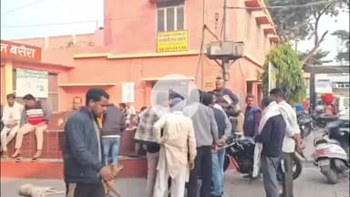 मुज़फ्फरनगर: मजदूर की मौत पर परिजनों का हंगामा, लैंटर डालते समय करंट का कहर, पत्नी और 2 मासूमों के सहारे छूट गया अरफात