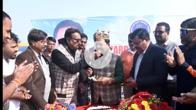 लोहरदगा: जिला क्रिकेट एसोसिएशन में धीरज प्रसाद साहू का जन्मदिन धूमधाम से मनाया गया, केक काटकर दी गईं शुभकामनाएं