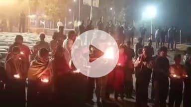 सुल्तानपुर: गोमती नदी के तट पर सायंकालीन आदि गोमती गंगा की भव्य आरती में सैकड़ों भक्तगण रहे मौजूद