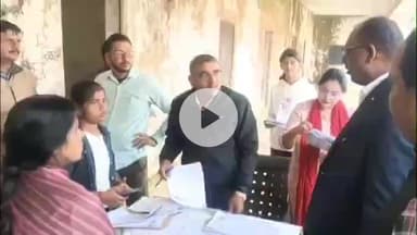 महाराजगंज: सिविल लाइंस क्षेत्र में SIR कार्यक्रम का DM ने किया निरीक्षण, दिए कड़े निर्देश