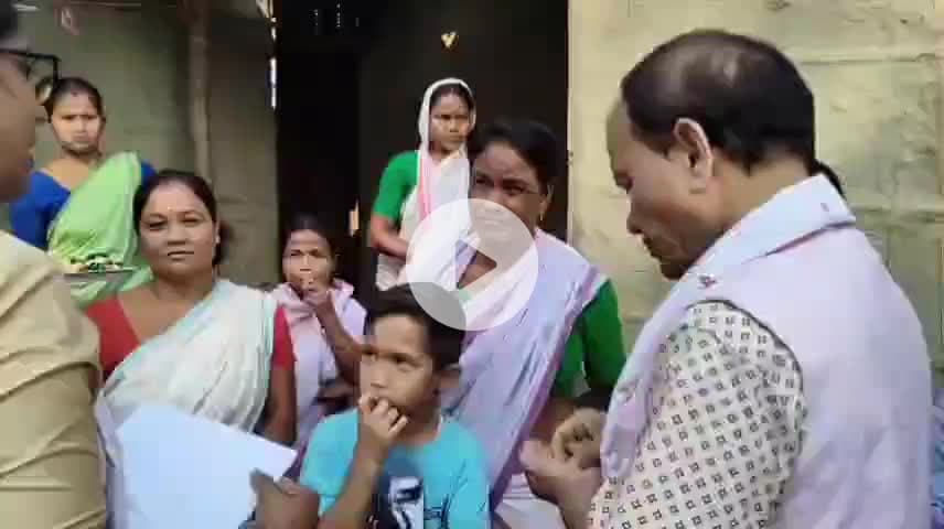 ছিপাঝাৰ: ছিপাঝাৰত প্ৰধান মন্ত্ৰীৰ আবাস  গৃহৰ শুভাৰম্ভনী অনুস্থান,উপস্থিত বিধায়ক পৰমানন্দ ৰাজবংশী