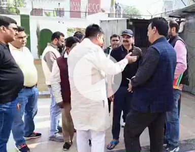 बीसलपुर: राज्य मंत्री संजय गंगवार ने अपने आवास पर जनता दरबार लगाया, जनता की सुनी जन समस्याएं