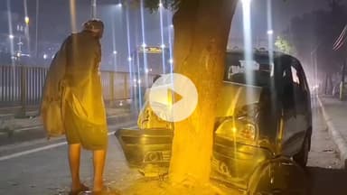 मथुरा: चौकी कृष्णा नगर के समीप तेज रफ्तार कार पेड़ से टकराई, 4 लोग घायल