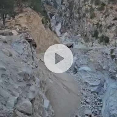 मोरंग: रिस्पा नाले में मक भरकर फिलहाल के लिए सड़क तैयार, ठंड के कारण नाले का जलस्तर घटा, वाहनों की आवाजाही जारी