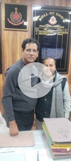 गाँधी नगर थानाध्यक्ष महोदय से मुलाक़ात किया पूर्व पुलिस महानिदेशक अनिल प्रथम गुजरात के निजी सचिव विनय बिहारी ने....