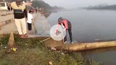 डिंडौरी: इमली कुटी घाट में मैया अभियान चलाया गया, मां नर्मदा को साफ रखने का दिया संदेश