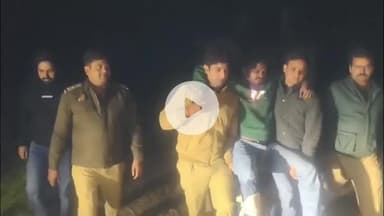 मुज़फ्फरनगर: पुलिस और बदमाश के बीच मुठभेड़, बदमाश स्प्लेंडर बाइक छोड़कर भागा, ट्यूबवेल की आड़ से किया फायर, पुलिस ने घायल कर किया काबू