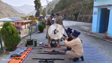 टिहरी: थाना थत्यूड एवं देवप्रयाग में नियुक्त पुलिस बल ने थाने में मौजूद सभी शास्त्रों की साफ-सफाई एवं रखरखाव किया