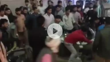 मथुरा: होली गेट: पुलिस ने तमाशा देखा, दबंगों ने मचाया उत्पात