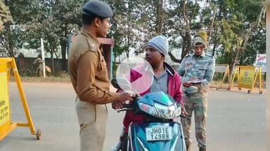 लोहरदगा: शंख नदी पुलिस पिकेट पर लोहरदगा पुलिस का एंटी क्राइम वाहन जांच अभियान, संदिग्ध सामान की तलाशी