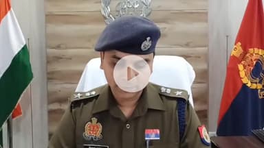 बलरामपुर जनपद में जरवा थाने में तैनात सिपाही ध्रुव कुमार व राजू यादव को एसपी विकास कुमार ने बर्खास्त किया। दोनों के विरु