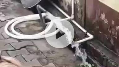 रोहतक: रोहतक के सैमान गांव में गंदा पानी आने से परेशान लोग, सरकारी नल से पानी भरना छोड़ा, डीसी से लगाई गुहार