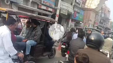 रामपुर: शाहबाद गेट पर भीषण जाम लगने से भारी दिक्कत, स्थानीय पुलिस और राहगीरों ने मिलकर खुलवाया जाम