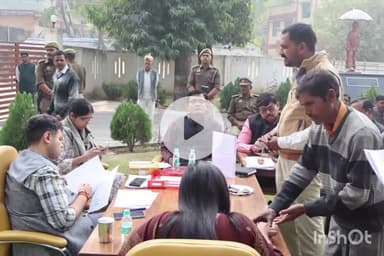 हरदोई: कलेक्ट्रेट परिसर में डीएम ने की जन सुनवाई, 82 शिकायतें आईं