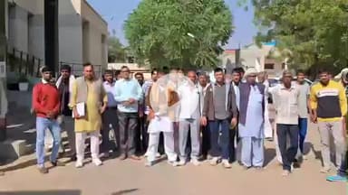 चूरू: चूरू जिले के लुटाणा मगनी को ग्राम पंचायत मुख्यालय बनाने की मांग को लेकर ग्रामीण कलेक्ट्रेट पहुंचे