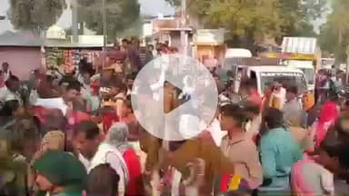 जतारा: यूरिया के लिए किसानों ने जतारा में तहसील कार्यालय के सामने लगाया जाम, अधिकारियों ने दी समझाइश