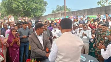 पीरटांड: सिमरकोड़ी पंचायत में ‘आपकी योजना—आपकी सरकार’ सेवा शिविर आयोजित, मंत्री सुदिव्य कुमार ने ग्रामीणों से संवाद किया