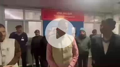 ऋषिकेश: एम्स ऋषिकेश पहुंचे स्थानीय विधायक व पूर्व मंत्री प्रेमचंद अग्रवाल, बस दुर्घटना में 6 घायलों का जाना हाल