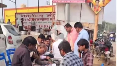 उतरौला: उतरौला के रेहरा बाजार में विशेष गहन पुनरीक्षण कार्यक्रम के तहत मतदाता सूची को त्रुटिहीन बनाने के लिए चलाया गया अभियान