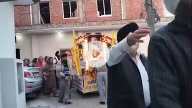 रामपुर: सोमवार को श्री गुरु तेग बहादुर साहिब जी के शहीदी दिवस के उपलक्ष में सिंह सेवा जत्थे ने संध्या फेरी का आयोजन किया